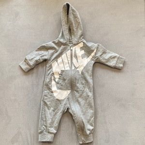 6 Month NIKE Baby Hooded Jumpsuit EUC 6 months Gray